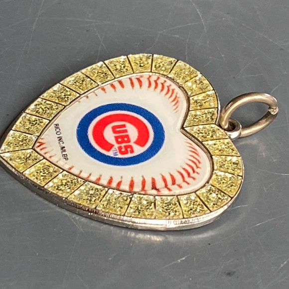 Chicago Cubs Rhinestone Heart Keychain MLB Baseball Souvenir Necklace Pendant - Picture 2 of 5